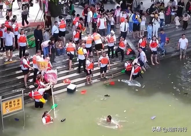 龙舟翻2条翻船原因离谱这下要被嘲笑了冰球突破平台猎德村的船翻了！3条新